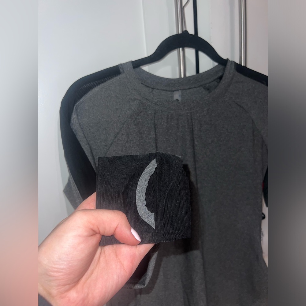 Black sheer sleeves with thumb pockets. Perfect for skiing and snowboarding.
